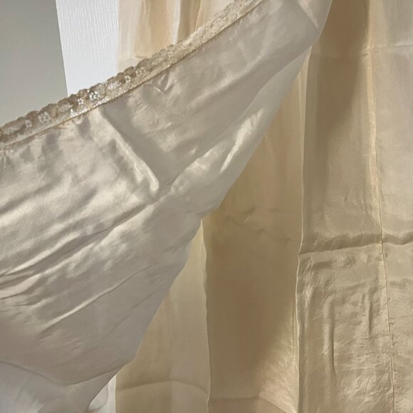 Vintage Silky Cream Slip with Lace from the 1950s - Picture 4 of 8